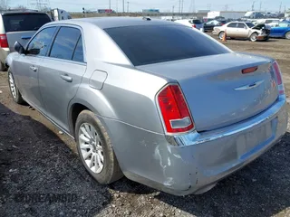 2014 Chrysler 300 z VIN 2C3CCAAG8EH239857, wystawiony jako IAAI lot #41812215 z przebiegiem 183 017 mil mil oraz . Historia ofert i sprzedaży dostępna na DreamBid. Obrazek 3.