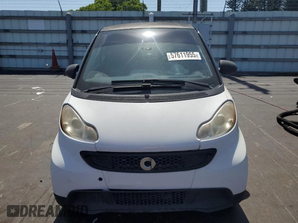 2014 Smart fortwo Pure with VIN WMEEJ3BAXEK778748, listed as a Copart auction lot 57611955 with 59,895 mi miles and Clean title. Bid and sale history available at DreamBid. Image 5.