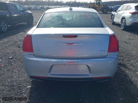 2019 Chrysler 300 Touring with VIN 2C3CCARG2KH618269, listed as a IAAI auction lot 40858225 with 45,300 mi miles. Bid and sale history available at carsss.com. Image 17.
