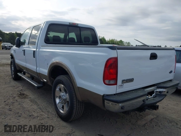 2006 Ford F-250 XL z VIN 1FTSW21Y06EC79422, wystawiony jako IAAI lot #41938490 z przebiegiem 172 623 mil mil oraz . Historia ofert i sprzedaży dostępna na DreamBid. Obrazek 3.