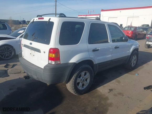 2005 Ford Escape XLT with VIN 1FMYU93175KE47383, listed as a IAAI auction lot 41967643 with 153,036 mi miles. Bid and sale history available at carsss.com. Image 4.
