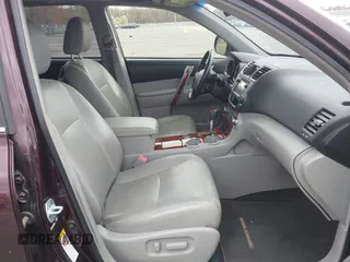 2013 Toyota Highlander Limited z VIN JTEDC3EH7D2017120, wystawiony jako IAAI lot #42060409 z przebiegiem 122 721 mil mil oraz . Historia ofert i sprzedaży dostępna na DreamBid. Obrazek 5.