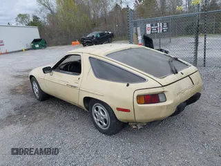 1982 Porsche 928 z VIN WP0JA0921CS820795, wystawiony jako IAAI lot #41741787 z przebiegiem 121 568 mil mil oraz . Historia ofert i sprzedaży dostępna na DreamBid. Obrazek 3.