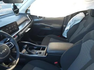 2024 Kia Sorento LX z VIN 5XYRG4JC5RG274627, wystawiony jako IAAI lot #41646967 z przebiegiem 23 440 mil mil oraz . Historia ofert i sprzedaży dostępna na DreamBid. Obrazek 5.
