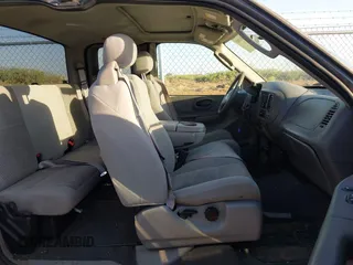 2003 Ford F-150 XL с VIN 2FTRX18W53CA26365, выставлен на аукционе IAAI как лот 42404060 с пробегом 146 023 миль миль и . История ставок и продаж доступна на DreamBid. Изображение 5.