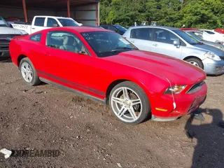 2010 Ford Mustang V6 z VIN 1ZVBP8AN0A5137504, wystawiony jako IAAI lot #42798727 z przebiegiem 169 991 mil mil oraz . Historia ofert i sprzedaży dostępna na DreamBid. Obrazek 1.