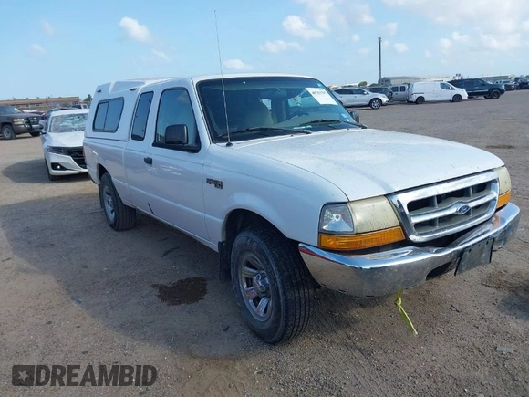 2000 Ford Ranger XL with VIN 1FTYR14V5YTA27015, listed as a IAAI auction lot 40703797 with 212,894 mi miles. Bid and sale history available at carsss.com. Image 1.