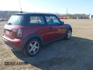 2009 MINI Cooper Hardtop with VIN WMWMF33509TU71339, listed as a IAAI auction lot 41777908 with 155,698 mi miles. Bid and sale history available at carsss.com. Image 4.