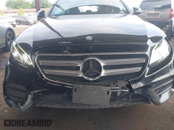 2017 Mercedes-Benz E 300 Luxury z VIN WDDZF4JBXHA036044, wystawiony jako IAAI lot #42053988 z przebiegiem 105 067 mil mil oraz . Historia ofert i sprzedaży dostępna na DreamBid. Obrazek 6.