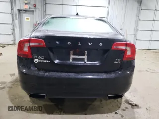 2015 Volvo S60 T5 Premier z VIN YV1612TK1F2332441, wystawiony jako Copart lot #89086705 z przebiegiem Nie podano mil oraz Szkoda całkowita • Salvage title. Historia ofert i sprzedaży dostępna na DreamBid. Obrazek 6.