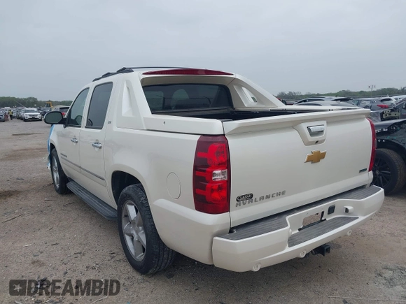 2012 Chevrolet Avalanche LTZ z VIN 3GNMCGE04CG103276, wystawiony jako IAAI lot #41913522 z przebiegiem 139 633 mil mil oraz . Historia ofert i sprzedaży dostępna na DreamBid. Obrazek 3.