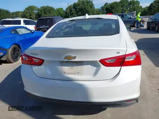 2018 Chevrolet Malibu LT z VIN 1G1ZD5ST6JF226101, wystawiony jako IAAI lot #42455355 z przebiegiem 119 081 mil mil oraz . Historia ofert i sprzedaży dostępna na DreamBid. Obrazek 16.