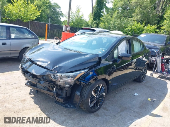 2024 Nissan Versa SR z VIN 3N1CN8FV7RL916970, wystawiony jako IAAI lot #42451275 z przebiegiem 22 324 mil mil oraz . Historia ofert i sprzedaży dostępna na DreamBid. Obrazek 2.