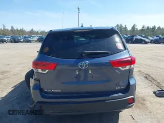 2018 Toyota Highlander LE с VIN 5TDBZRFH9JS837716, выставлен на аукционе IAAI как лот 42075645 с пробегом 36 893 миль миль и . История ставок и продаж доступна на DreamBid. Изображение 17.