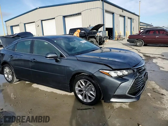 2021 Toyota Avalon XLE z VIN 4T1JZ1FBXMU057308, wystawiony jako Copart lot #49212655 z przebiegiem 47 844 mil mil oraz Szkoda całkowita • Salvage title. Historia ofert i sprzedaży dostępna na DreamBid. Obrazek 13.