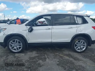 2025 Honda Passport EX-L z VIN 5FNYF8H52SB001266, wystawiony jako IAAI lot #41655256 z przebiegiem 5622 mil mil oraz . Historia ofert i sprzedaży dostępna na DreamBid. Obrazek 6.