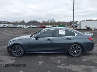 2021 BMW 3 Series 330i xDrive z VIN 3MW5R7J03M8B73085, wystawiony jako IAAI lot #42022710 z przebiegiem 49 489 mil mil oraz . Historia ofert i sprzedaży dostępna na DreamBid. Obrazek 14.