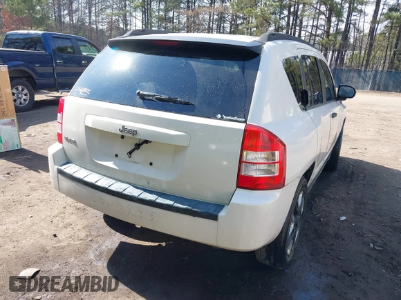 2008 Jeep Compass Sport with VIN 1J8FF47W98D584311, listed as a IAAI auction lot 41644836 with 213,271 mi miles and . Bid and sale history available at carsss.com. Image 4.