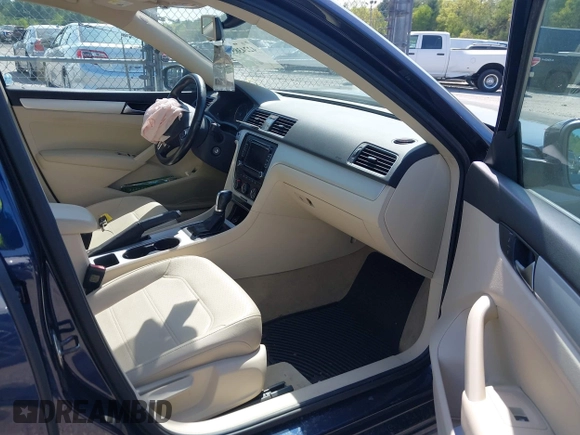2013 Volkswagen Passat SE z VIN 1VWBN7A36DC047286, wystawiony jako IAAI lot #42243855 z przebiegiem 65 386 mil mil oraz . Historia ofert i sprzedaży dostępna na DreamBid. Obrazek 5.