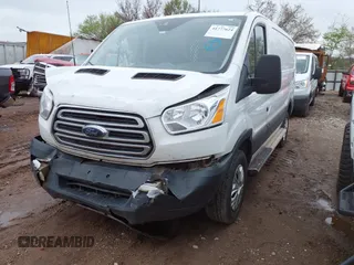 2018 Ford Transit z VIN 1FTYR1ZM6JKB17933, wystawiony jako IAAI lot #41777624 z przebiegiem 225 123 mil mil oraz . Historia ofert i sprzedaży dostępna na DreamBid. Obrazek 17.