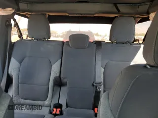 2021 Ford Bronco z VIN 1FMDE5BH4MLA84116, wystawiony jako Copart lot #57151535 z przebiegiem 22 300 mil mil oraz Szkoda całkowita • Salvage title. Historia ofert i sprzedaży dostępna na DreamBid. Obrazek 10.