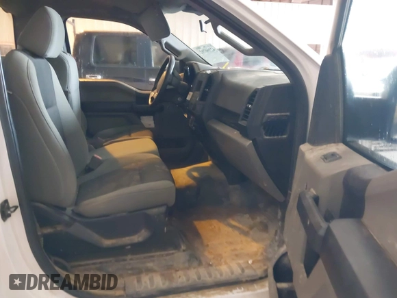 2020 Ford F-150 XL z VIN 1FTMF1CB4LKE11817, wystawiony jako IAAI lot #42350792 z przebiegiem 161 666 mil mil oraz . Historia ofert i sprzedaży dostępna na DreamBid. Obrazek 5.