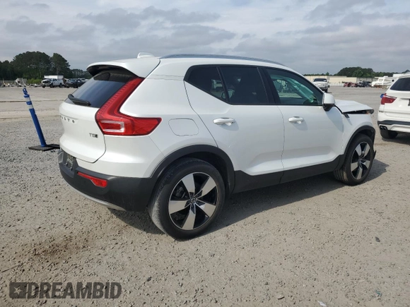 2021 Volvo XC40 Momentum z VIN YV4162UK5M2439826, wystawiony jako Copart lot #54480775 z przebiegiem 35 279 mil mil oraz Szkody całkowita. Historia ofert i sprzedaży dostępna na DreamBid. Obrazek 3.