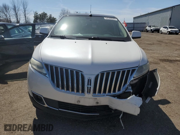 2011 Lincoln MKX z VIN 2LMDJ8JK3BBJ03668, wystawiony jako Copart lot #54588045 z przebiegiem 163 646 mil mil oraz Szkoda całkowita • Salvage title. Historia ofert i sprzedaży dostępna na DreamBid. Obrazek 5.