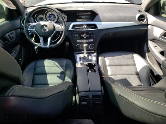 2015 Mercedes-Benz C 350 z VIN WDDGJ8JB9FG384277, wystawiony jako Copart lot #50709404 z przebiegiem 54 349 mil mil oraz . Historia ofert i sprzedaży dostępna na DreamBid. Obrazek 8.