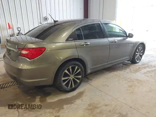 2013 Chrysler 200 Limited with VIN 1C3CCBCG9DN701934, listed as a IAAI auction lot 42096196 with 165,839 mi miles. Bid and sale history available at carsss.com. Image 4.