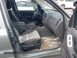 2005 Ford Escape XLT z VIN 1FMYU931X5KA69477, wystawiony jako IAAI lot #42576724 z przebiegiem 143 747 mil mil oraz . Historia ofert i sprzedaży dostępna na DreamBid. Obrazek 5.