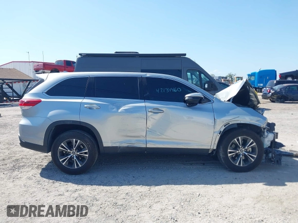 2019 Toyota Highlander LE with VIN 5TDZZRFH8KS362902, listed as a IAAI auction lot 42134460 with 40,102 mi miles and . Bid and sale history available at DreamBid. Image 14.