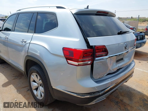 2018 Volkswagen Atlas SEL with VIN 1V2MR2CAXJC537383, listed as a IAAI auction lot 42353413 with 121,626 mi miles and . Bid and sale history available at DreamBid. Image 17.