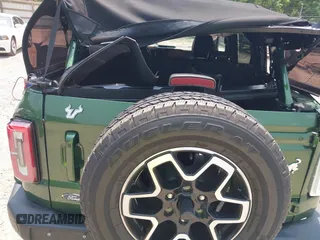 2024 Ford Bronco Outer Banks z VIN 1FMEE8BPXRLA06492, wystawiony jako IAAI lot #42365356 z przebiegiem 17 565 mil mil oraz . Historia ofert i sprzedaży dostępna na DreamBid. Obrazek 6.