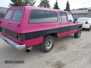 1981 Chevrolet Suburban z VIN 1G8EK16L5BF127764, wystawiony jako IAAI lot #42062572 z przebiegiem 83 014 mil mil oraz . Historia ofert i sprzedaży dostępna na DreamBid. Obrazek 4.