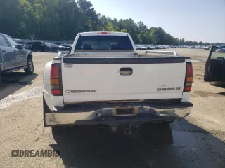 2005 Chevrolet Silverado 3500 LT with VIN 1GCJC33295F944586, listed as a Copart auction lot 71230574 with 326,804 mi miles and Salvage Title. Bid and sale history available at carsss.com. Image 6.