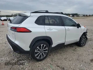 2024 Toyota Corolla Cross XLE z VIN 7MUDAAAG4RV102983, wystawiony jako Copart lot #50891575 z przebiegiem 12 023 mil mil oraz Szkoda całkowita • Salvage title. Historia ofert i sprzedaży dostępna na DreamBid. Obrazek 3.