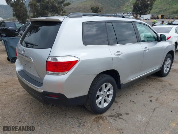 2013 Toyota Highlander with VIN 5TDZK3EHXDS103043, listed as a IAAI auction lot 41889515 with 83,976 mi miles. Bid and sale history available at carsss.com. Image 4.