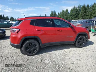2020 Jeep Compass Latitude z VIN 3C4NJDBB0LT117108, wystawiony jako Copart lot #61243675 z przebiegiem 27 466 mil mil oraz Szkoda całkowita • Salvage title. Historia ofert i sprzedaży dostępna na DreamBid. Obrazek 3.