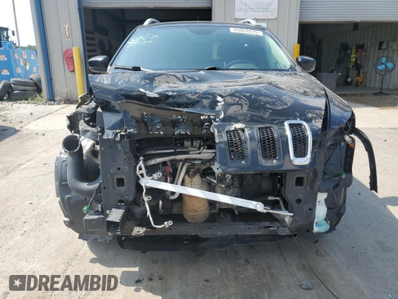 2017 Jeep Cherokee Latitude z VIN 1C4PJMCS8HW589873, wystawiony jako Copart lot #65951275 z przebiegiem 90 864 mil mil oraz Szkoda całkowita • Salvage title. Historia ofert i sprzedaży dostępna na DreamBid. Obrazek 5.
