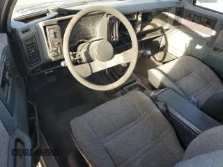 1986 Chevrolet Blazer z VIN 1G8CT18RXG8180574, wystawiony jako Copart lot #87987925 z przebiegiem 82 571 mil mil oraz Szkoda całkowita • Salvage title. Historia ofert i sprzedaży dostępna na DreamBid. Obrazek 8.