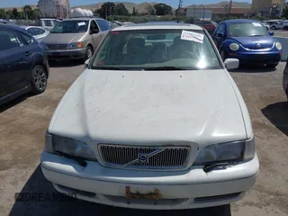 1999 Volvo S70 z VIN YV1LS56D8X1565934, wystawiony jako IAAI lot #42181658 z przebiegiem 172 783 mil mil oraz . Historia ofert i sprzedaży dostępna na DreamBid. Obrazek 6.