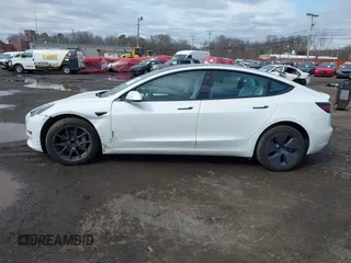 2023 Tesla Model 3 z VIN 5YJ3E1EA8PF671613, wystawiony jako IAAI lot #41737438 z przebiegiem 21 405 mil mil oraz . Historia ofert i sprzedaży dostępna na DreamBid. Obrazek 14.