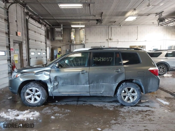 2009 Toyota Highlander with VIN JTEES41A392145884, listed as a IAAI auction lot 41628037 with 277,376 mi miles. Bid and sale history available at carsss.com. Image 14.
