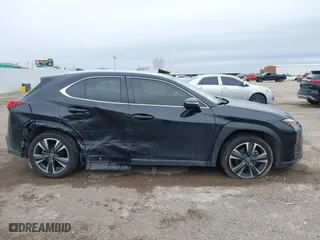 2019 Lexus UX with VIN JTHY3JBH8K2013667, listed as a IAAI auction lot 41635062 with 75,863 mi miles. Bid and sale history available at carsss.com. Image 6.