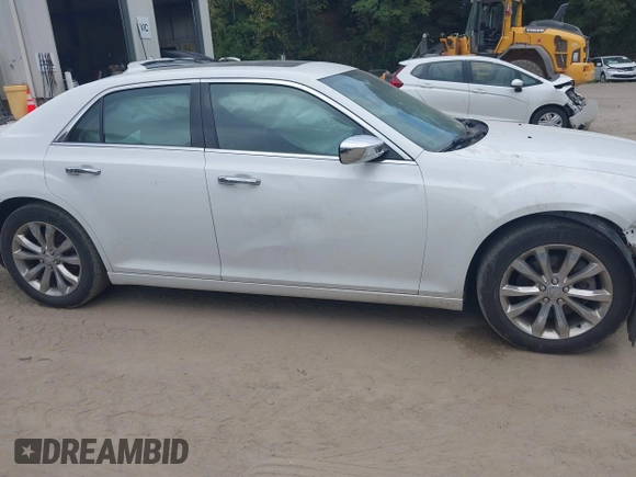 2019 Chrysler 300 Limited with VIN 2C3CCAKG7KH634459, listed as a IAAI auction lot 40450997 with 97,809 mi miles. Bid and sale history available at carsss.com. Image 14.