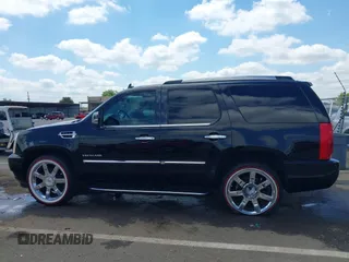 2010 Cadillac Escalade Luxury с VIN 1GYUCBEFXAR214311, выставлен на аукционе IAAI как лот 42140390 с пробегом 143 200 миль миль и . История ставок и продаж доступна на DreamBid. Изображение 14.