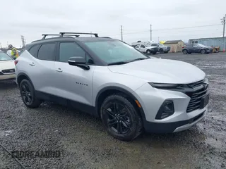 2022 Chevrolet Blazer LT z VIN 3GNKBJRS5NS146110, wystawiony jako IAAI lot #41528562 z przebiegiem 27 761 mil mil oraz . Historia ofert i sprzedaży dostępna na DreamBid. Obrazek 1.