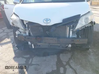 2014 Toyota Sienna LE AAS with VIN 5TDKK3DC2ES483679, listed as a IAAI auction lot 41547261 with 142,697 mi miles. Bid and sale history available at carsss.com. Image 6.