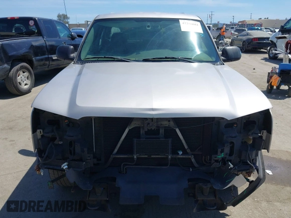 2005 Chevrolet Silverado 1500 LS z VIN 2GCEC13T651144009, wystawiony jako IAAI lot #42256681 z przebiegiem 116 074 mil mil oraz . Historia ofert i sprzedaży dostępna na DreamBid. Obrazek 13.